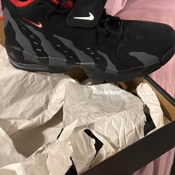 Tennis Shoe